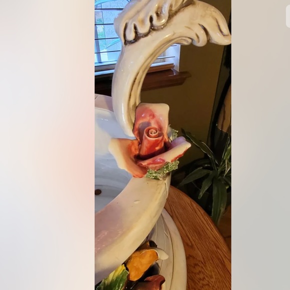 GORGEOUS & RARE EX LARGE VINTAGE  CAPODIMONTE WISHING WELL 27" X 17" - Picture 7 of 12